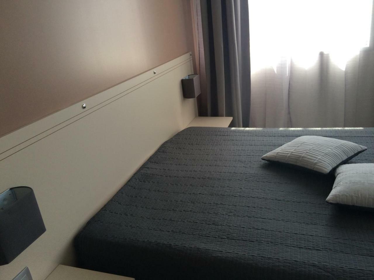 Hotel La Caroline Corbie Exterior foto